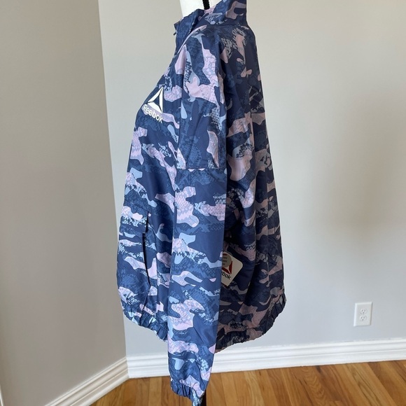 Reebok Women's Essential camo printed quarter zip windbreaker in a size XXL NWT - Picture 11 of 16
